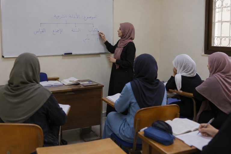 تأسيس المدرسة الشرعية للإناث